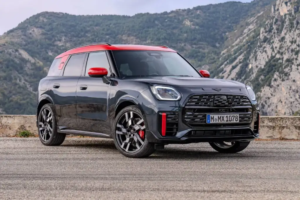 carzovo_2025_mini_countryman_4dr-suv_jcw