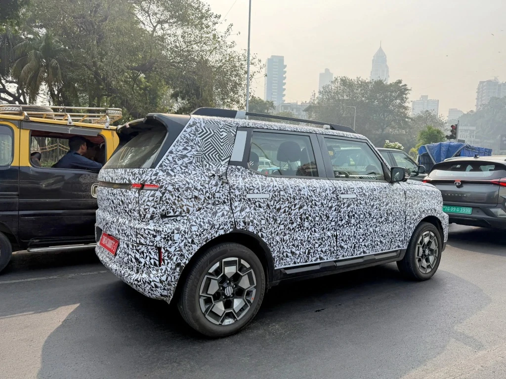 Hyundai new spyshot car - inster